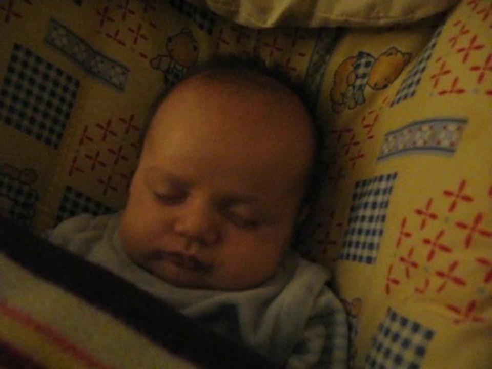 Léandre, bébé de 2 mois ronfle