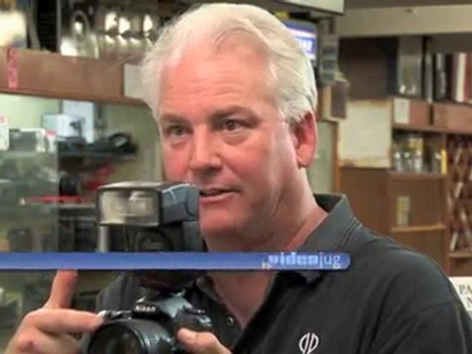 How Digital Cameras Work : What options do I have for lighting my still pictures with an external flash?