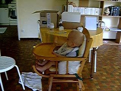 Après manger, je lave ma chaise haute