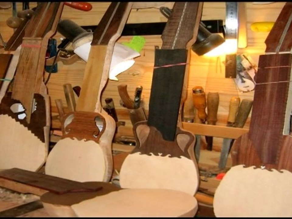 Deloraine le Luthier des Musiques du monde