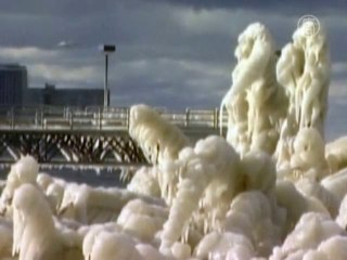 БК: Маяк в США полностью обледенел