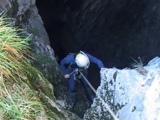 Spéléologie : l'équipement, spit amarrage et corde