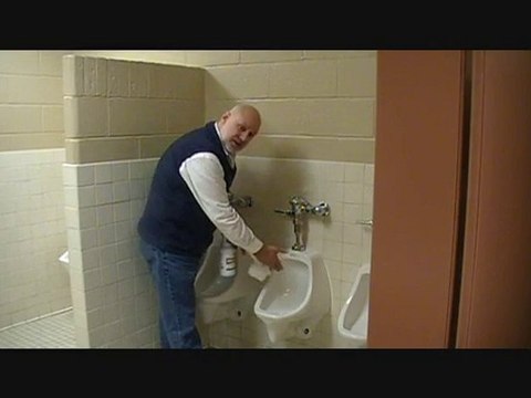 How to Clean Toilets & Urinals with Mineral Shock