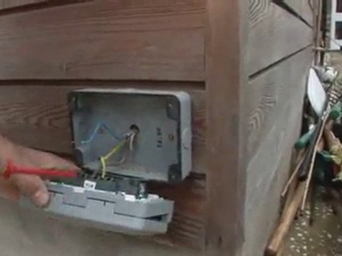 How To Work With An Outdoor Power Socket