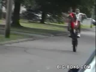 Wheeling en dirt bike accident !