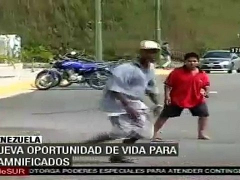 Estado venezolano entrega viviendas a familias afectadas por lluvias