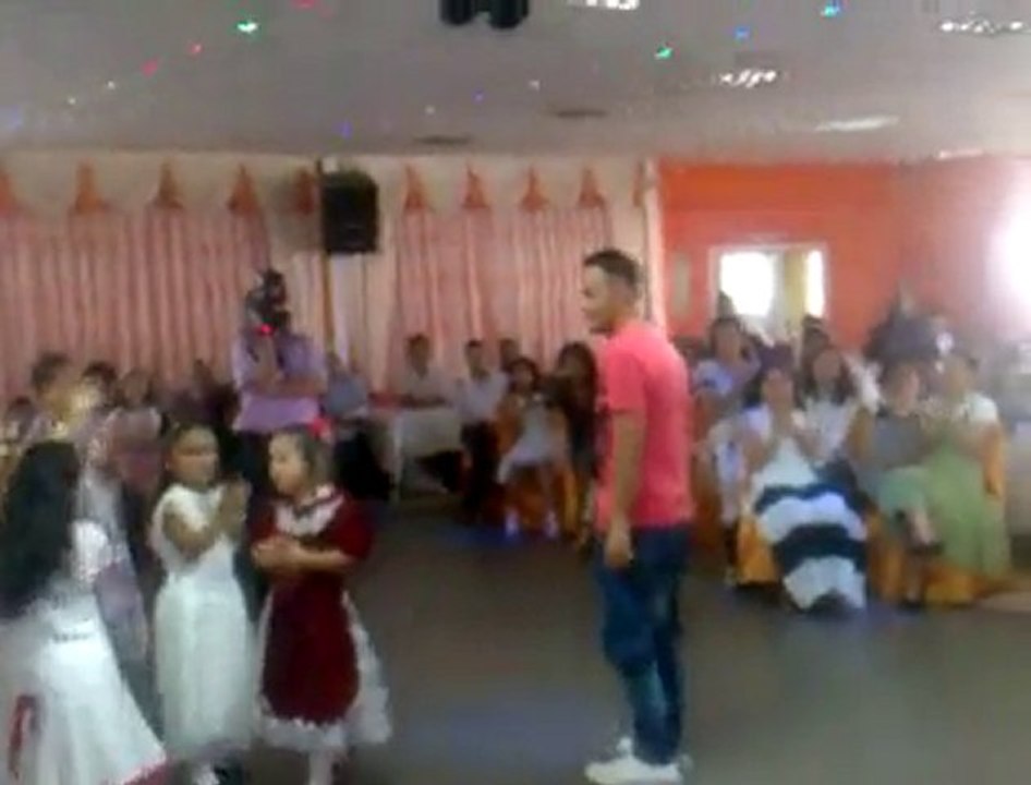 ÇiLeKeŞ MeMo - Anlat Derdini Memo (Canli Perfomans) 2010