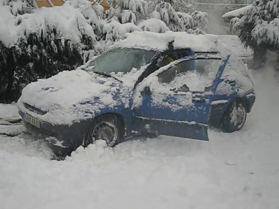 petite clio est coincée