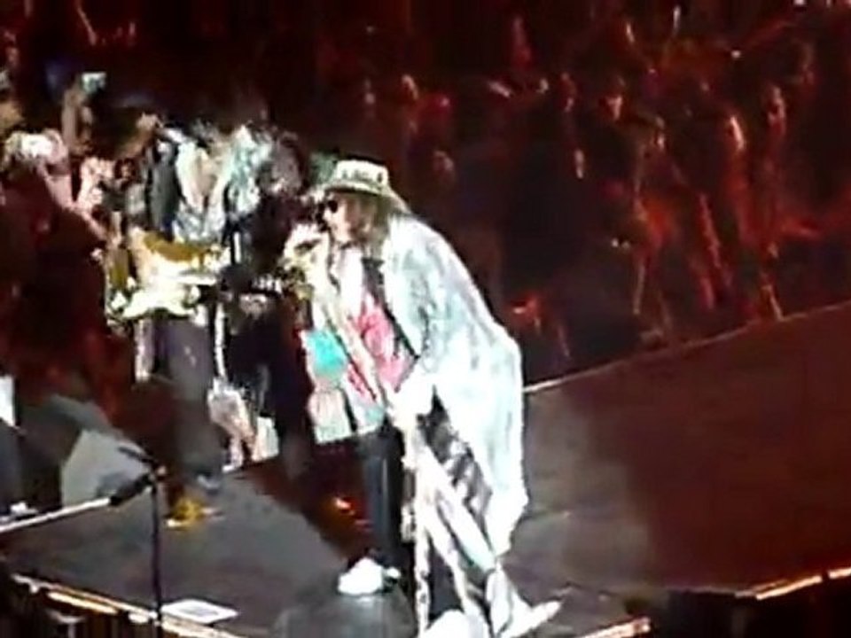 Aerosmith - Bercy - 29-06-2010 Intro + Love In An Elevator