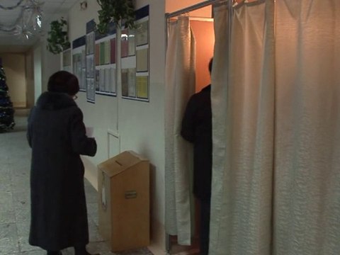 Le Bélarus élit son président, l'opposition parle de fraudes