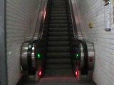 Les escalators de la station Porte des Lilas sur la 3bis du métro parisien