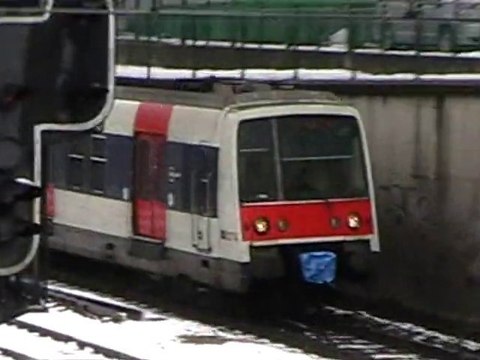 MI84 sortant de la gare de Vincennes sur la ligne A du RER