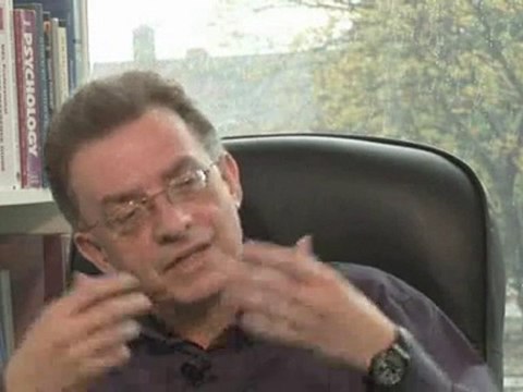 Debunking The Paranormal : How does Uri Geller bend spoons?