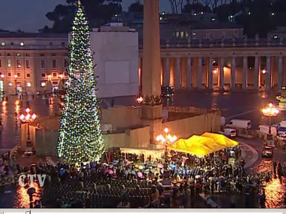 Papa: Pomul şi ieslea de Crăciun aduc un mesaj de speranţă