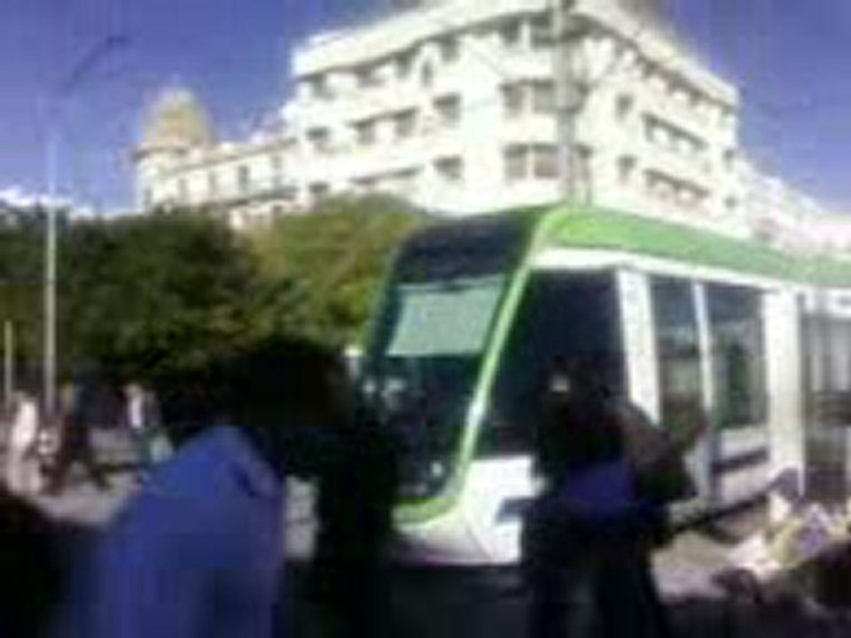 metro leger de tunis  depart de la gare place barcelone