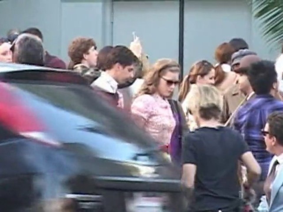 Amy Adams isn't 'fighting' off baby weight