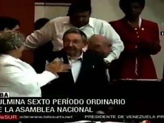 Raúl Castro llama a renovar el socialismo cubano