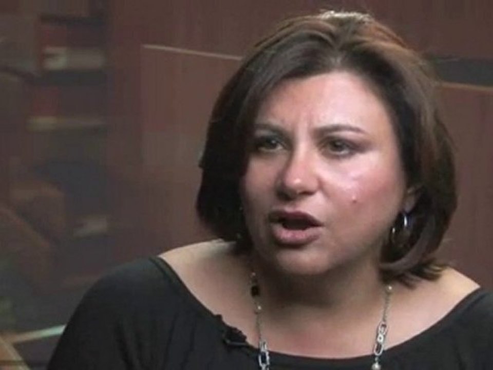 Organizing The Family Room : How can I use bookshelves to organize my family room?