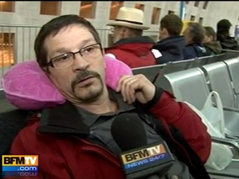 Neige : passagers dorment dans les aéroports