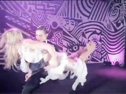 CLIP | 1,2,3 - Anaïs Delva (Dracula, l'amour plus fort que l