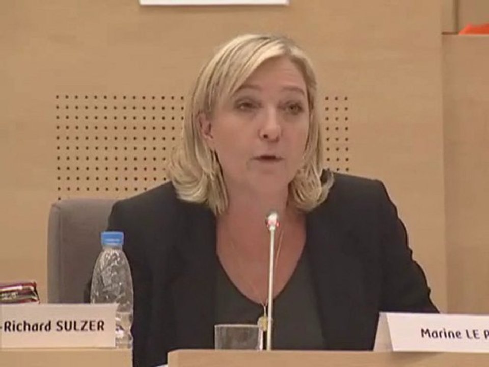 17-12-10 - 18 - Marine Le Pen sur le budget pri...