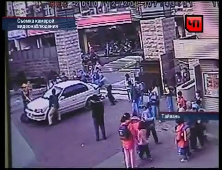 Driver runs over kids at school gate
