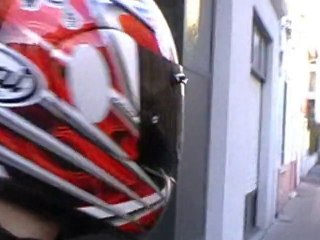 Spot moto ironique 5, les piétons sont nos amis...