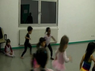Nevaeh Déc 2010 danse 4