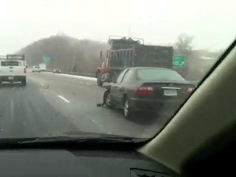 Neige + Verglas + Mauvais conducteurs = Accident
