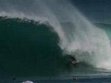 Kelly Slater scores a 10 at Pipe Masters
