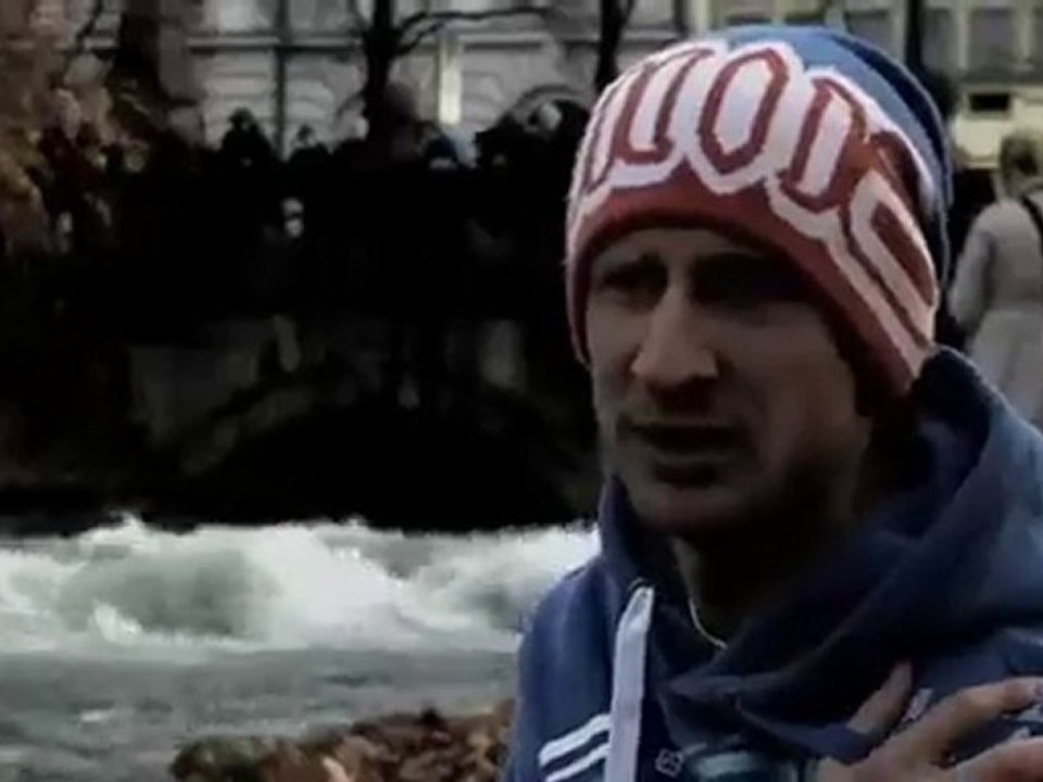 Alan Stokes river surfing the Eisbach in Munich