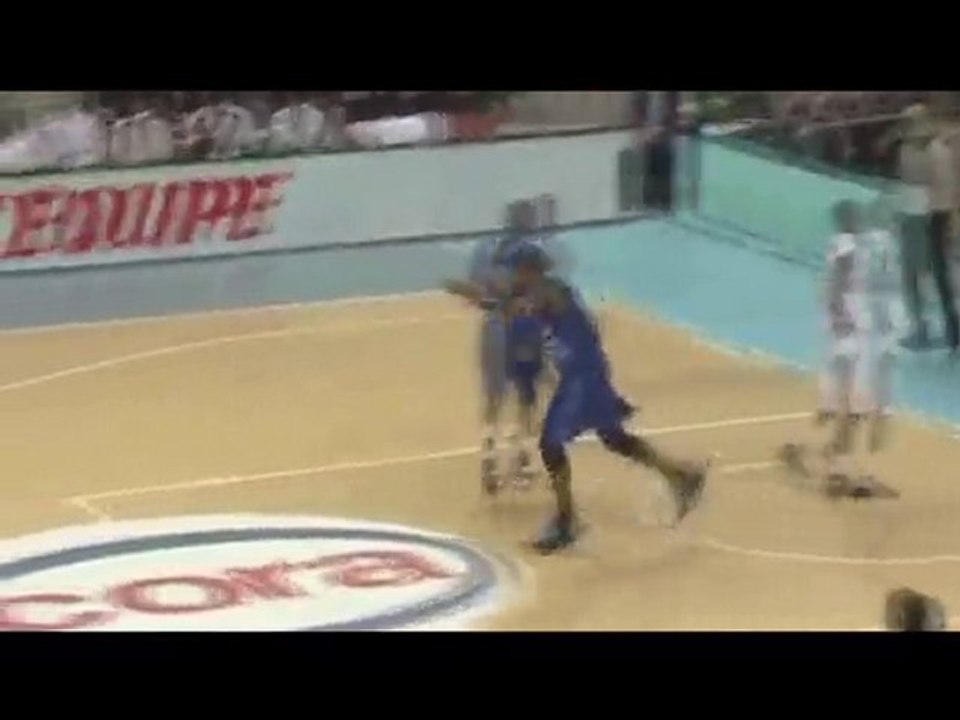 Ron Lewis Dunk vs SLUC Nancy in Eurochallenge 12.14.2010