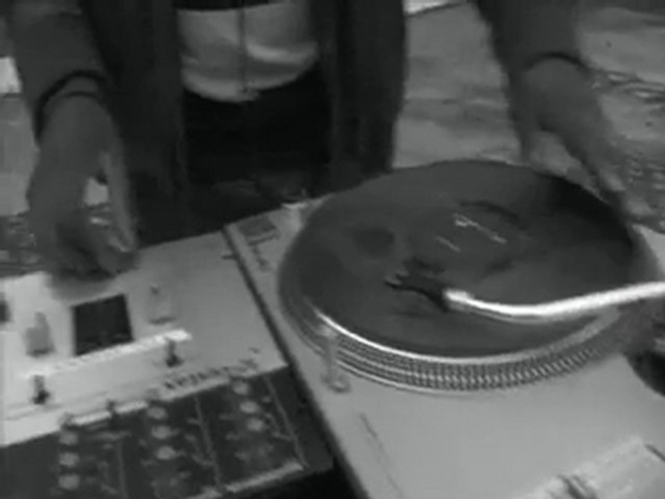 Teaser officiel clip "HIPHOP" des PERFORMERS