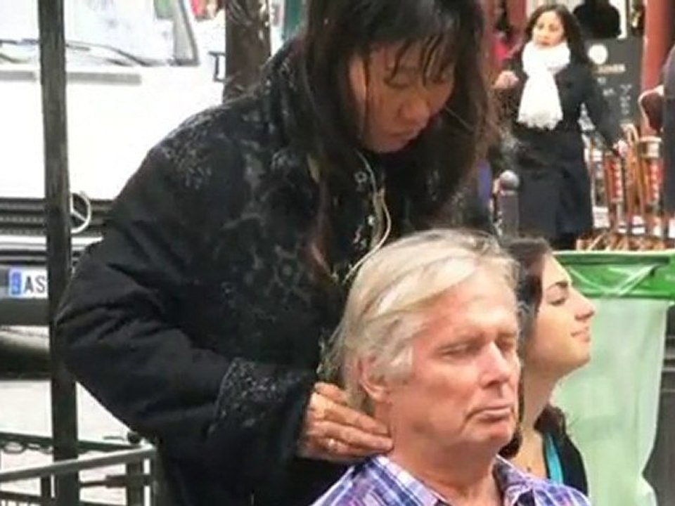 Bon plan : massages gratuits rue de la contrescarpe