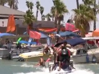 Piranha - Blu-ray / DVD Clip 5