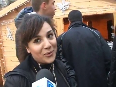Les joies de la glisse à la Maison Carré (Nîmes)