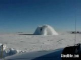 Treno in mezzo alla neve alta