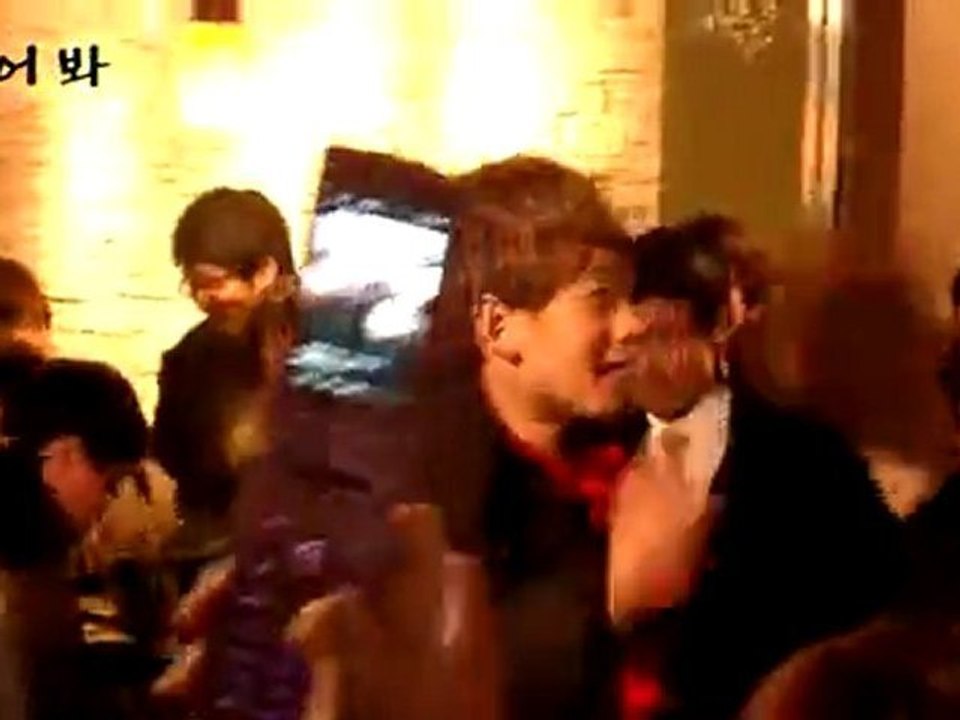 [21-Dec-10]Rain has a guerrilla (surprise) date with a KBS