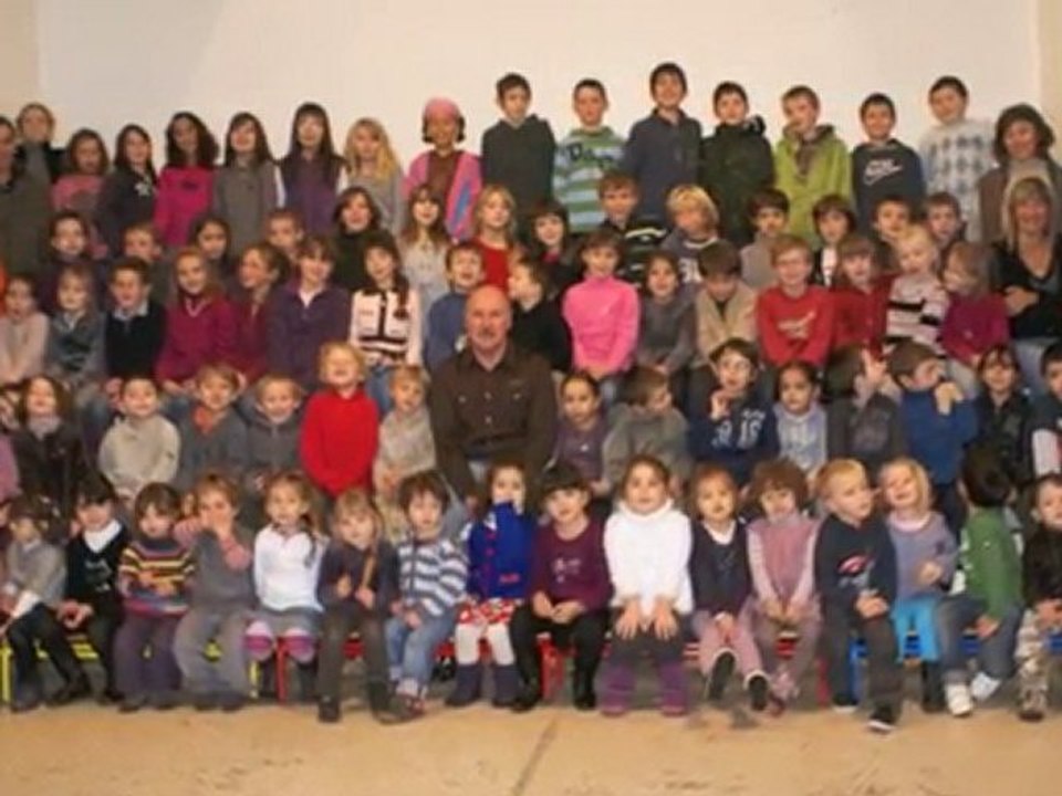 Les écoliers de Gerde chantent Noël