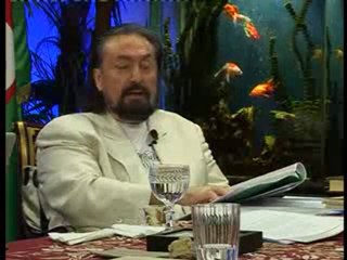 Münafık, Kuran'ın yetersizliğini kabul ettirmek  ister.