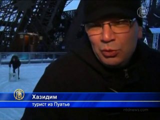 На Эйфелевой башне открылся каток