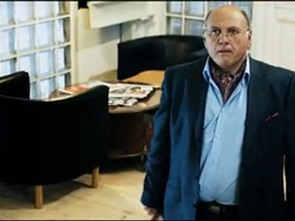 Поцелуй сквозь стену трейлер