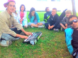 LES CHEvALS HonGROIS : assis sur un rocher