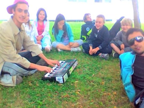 LES CHEvALS HonGROIS : assis sur un rocher