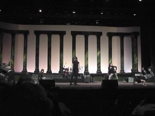 UN NEN, UN SOMRIURE  PattyGarcia & Crow Dancers