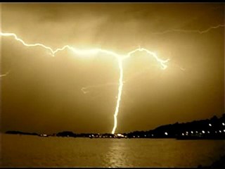 Spélé-H2O : éclairs au ralenti