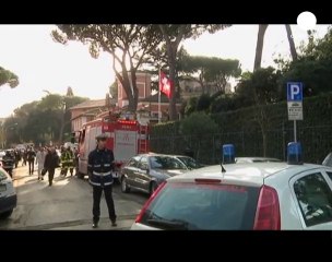 La policía registra las embajadas de Roma tras la...