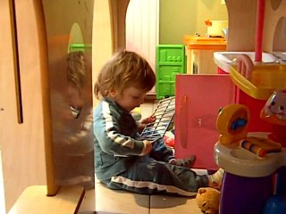 Spelen met keukenmateriaal
