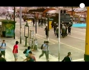 Hartos de esperar varios pasajeros atacaron los...