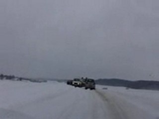 Voitures bloquées dans la neige